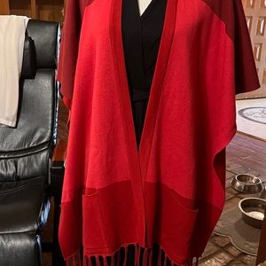 Cabi Fall poncho red/wine M/L